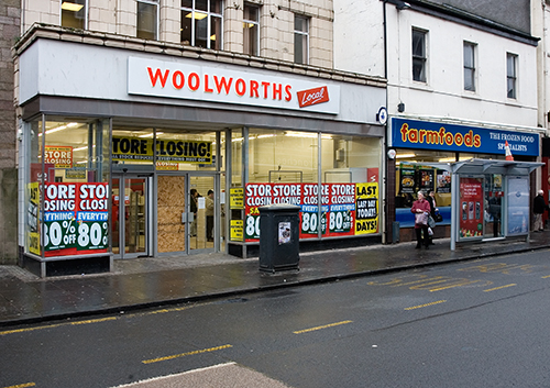 Woolworths, Dumbarton on last day of trading, 6th January 2009