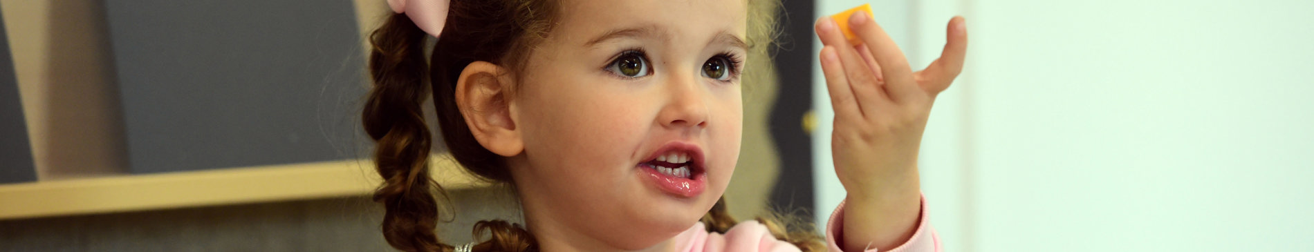 Image of children eating nursery snacks